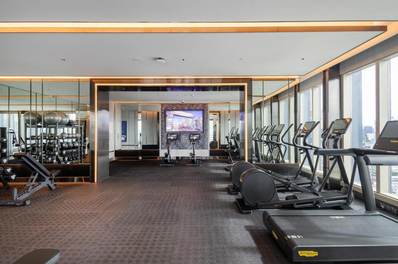 Hotel Grande Centre Point Surawong Bangkok Esterno foto The gym at the hotel