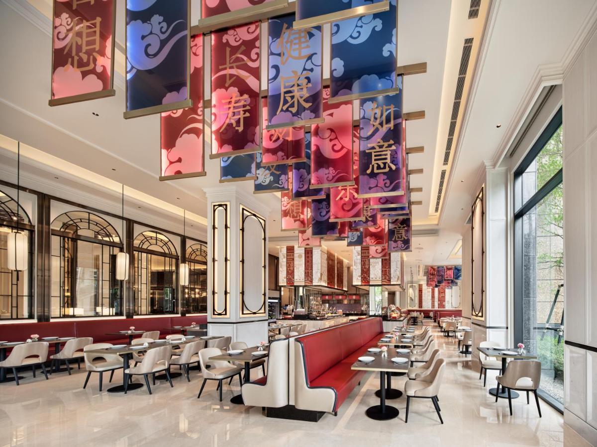 Hotel Grande Centre Point Surawong Bangkok Esterno foto The interior of the restaurant