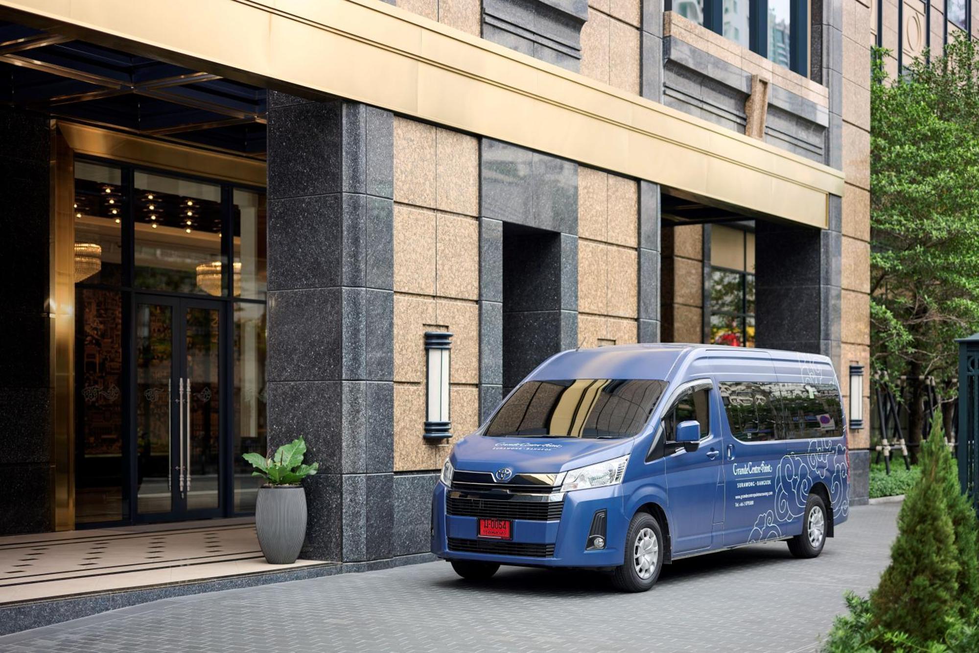 Hotel Grande Centre Point Surawong Bangkok Esterno foto Toyota Noah