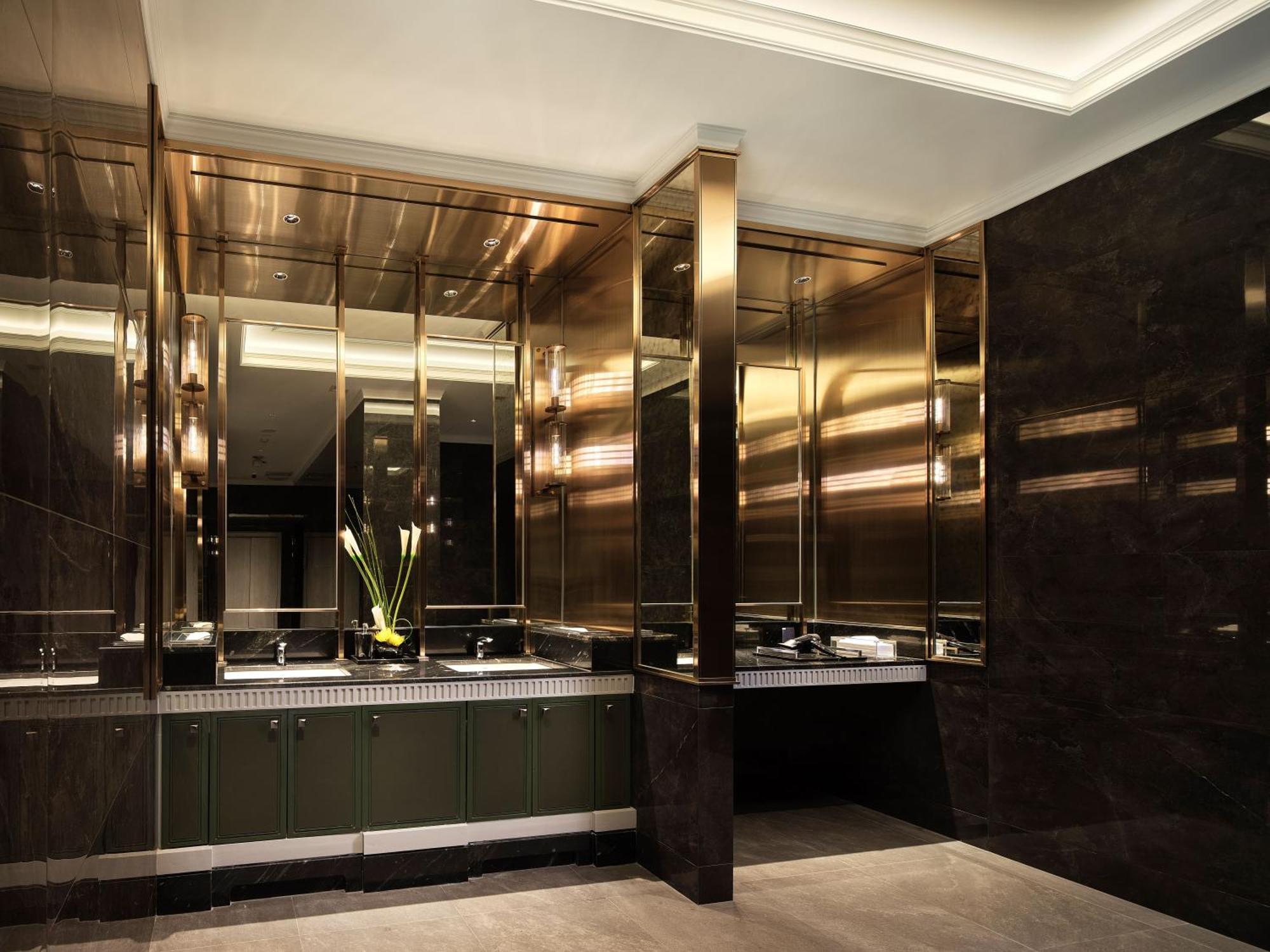 Hotel Grande Centre Point Surawong Bangkok Esterno foto The washroom at the Ritz