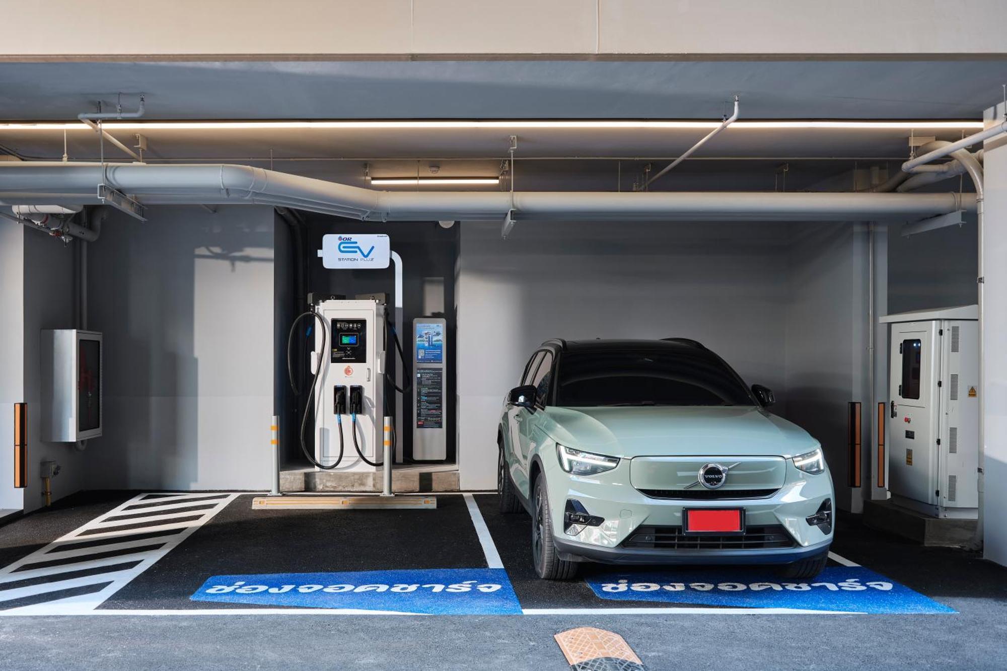 Hotel Grande Centre Point Surawong Bangkok Esterno foto Charging station