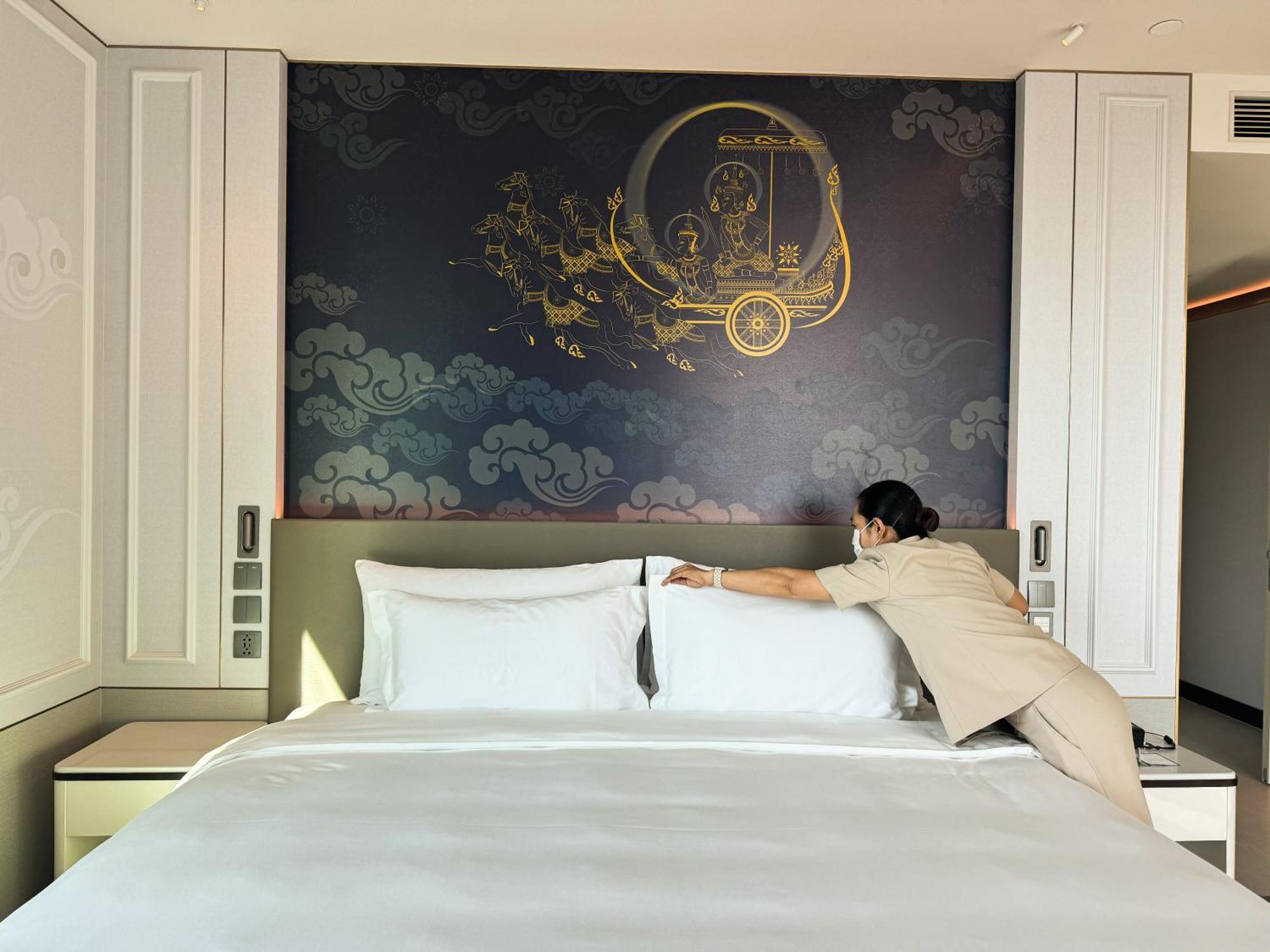 Hotel Grande Centre Point Surawong Bangkok Esterno foto A hotel maid making a bed